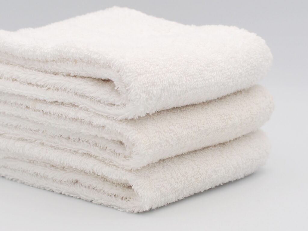 white-bath-towel